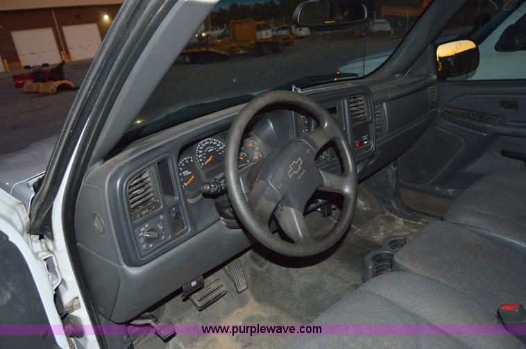 image for item AY9472 2004 Chevrolet Silverado 1500 Ext. Cab pickup truck