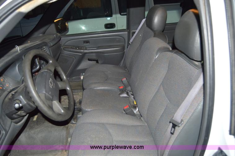 image for item AY9472 2004 Chevrolet Silverado 1500 Ext. Cab pickup truck