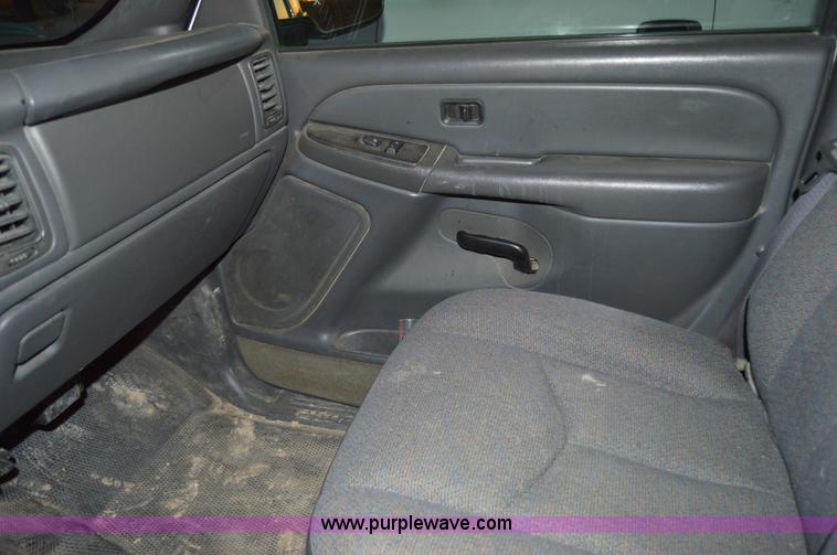 image for item AY9472 2004 Chevrolet Silverado 1500 Ext. Cab pickup truck