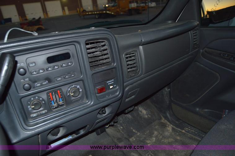 image for item AY9472 2004 Chevrolet Silverado 1500 Ext. Cab pickup truck