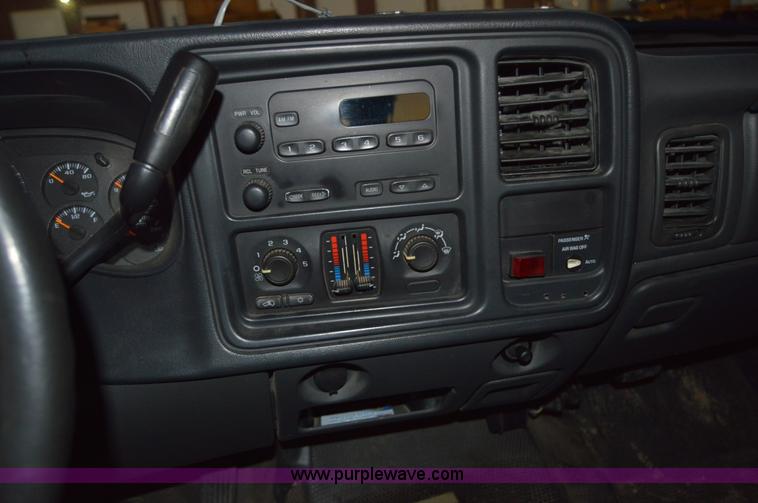 image for item AY9472 2004 Chevrolet Silverado 1500 Ext. Cab pickup truck