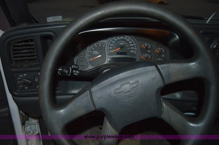 image for item AY9472 2004 Chevrolet Silverado 1500 Ext. Cab pickup truck