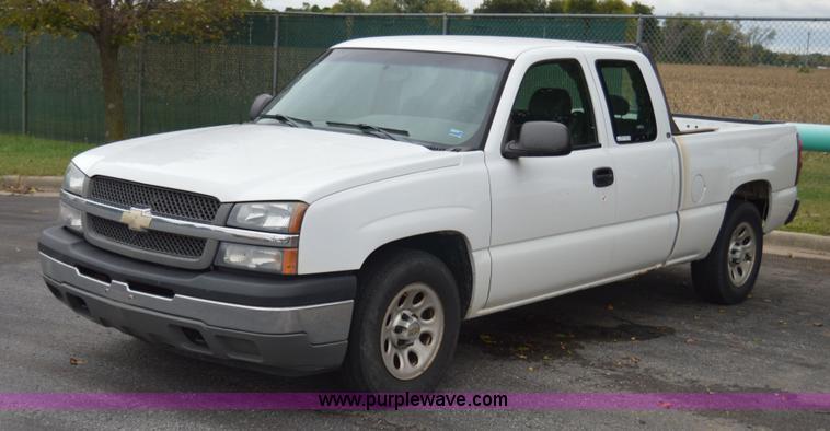 image for item AY9474 2005 Chevrolet Silverado 1500 pickup truck