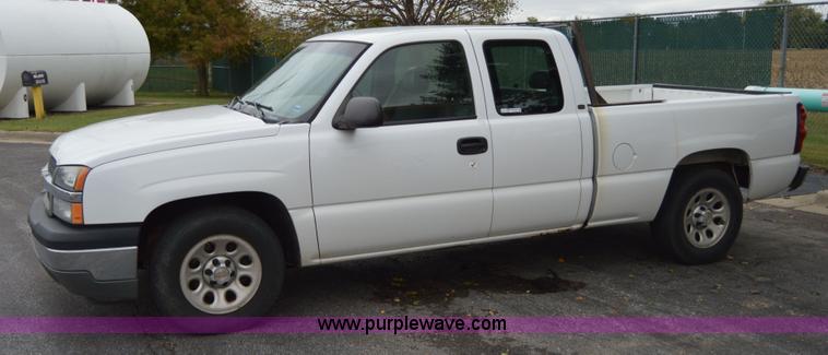 image for item AY9474 2005 Chevrolet Silverado 1500 pickup truck