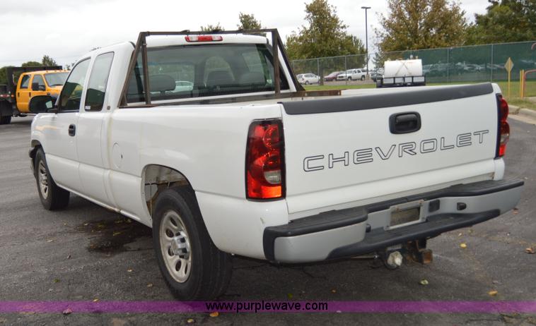 image for item AY9474 2005 Chevrolet Silverado 1500 pickup truck