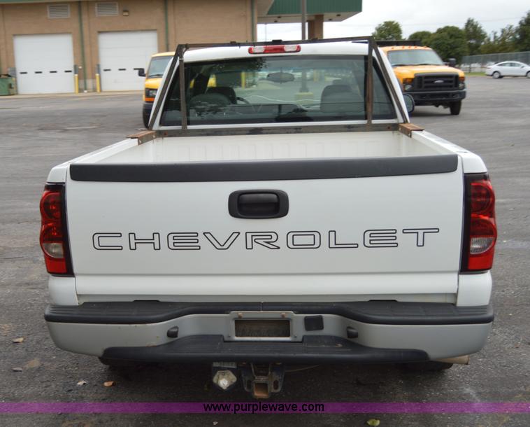 image for item AY9474 2005 Chevrolet Silverado 1500 pickup truck