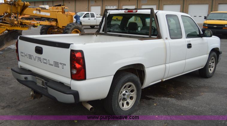 image for item AY9474 2005 Chevrolet Silverado 1500 pickup truck