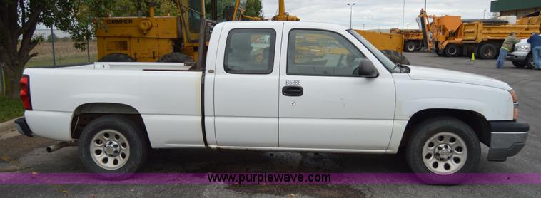 image for item AY9474 2005 Chevrolet Silverado 1500 pickup truck