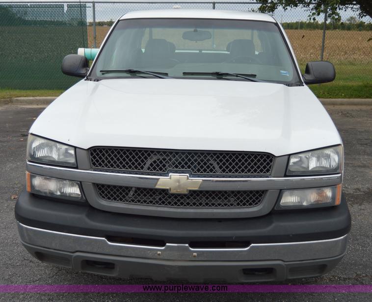 image for item AY9474 2005 Chevrolet Silverado 1500 pickup truck