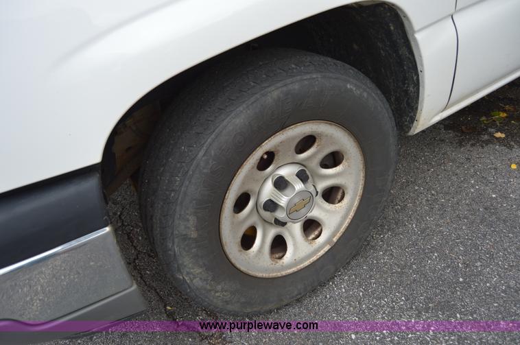 image for item AY9474 2005 Chevrolet Silverado 1500 pickup truck