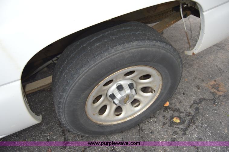 image for item AY9474 2005 Chevrolet Silverado 1500 pickup truck