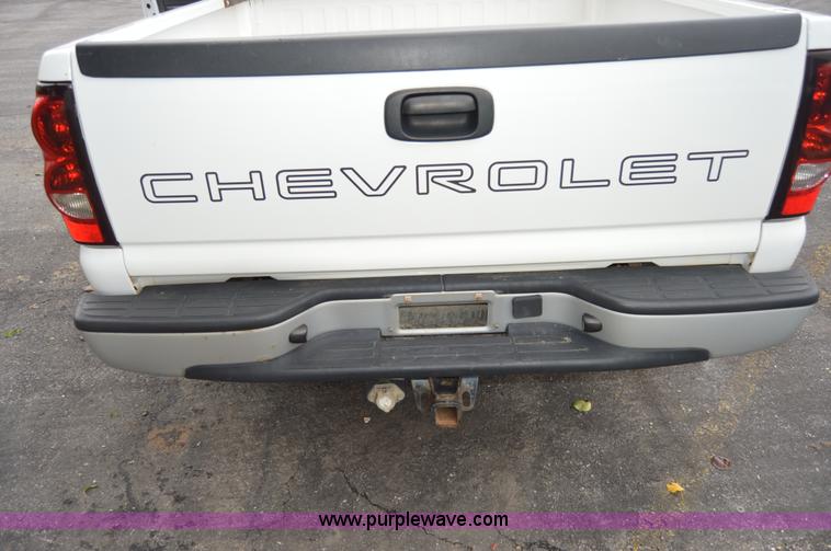 image for item AY9474 2005 Chevrolet Silverado 1500 pickup truck