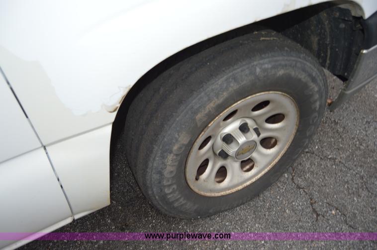 image for item AY9474 2005 Chevrolet Silverado 1500 pickup truck