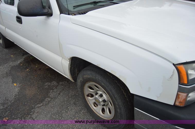 image for item AY9474 2005 Chevrolet Silverado 1500 pickup truck