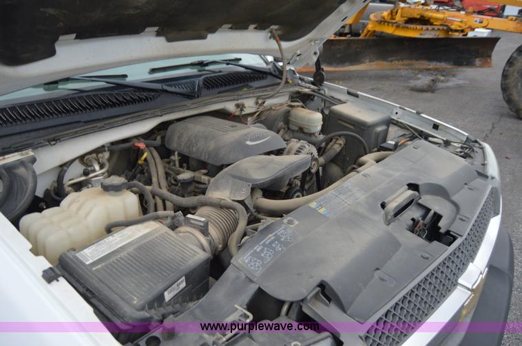 image for item AY9474 2005 Chevrolet Silverado 1500 pickup truck