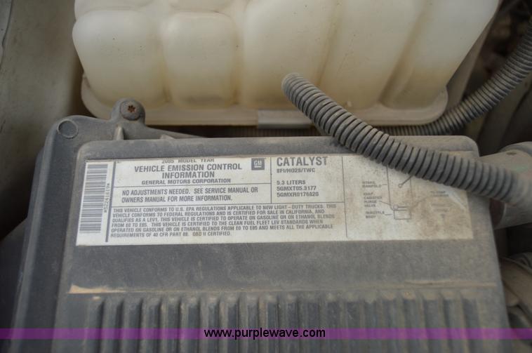 image for item AY9474 2005 Chevrolet Silverado 1500 pickup truck