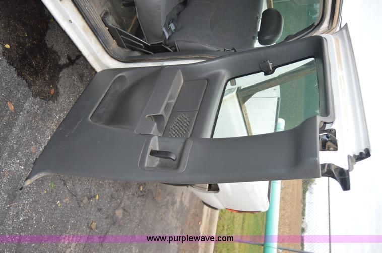 image for item AY9474 2005 Chevrolet Silverado 1500 pickup truck