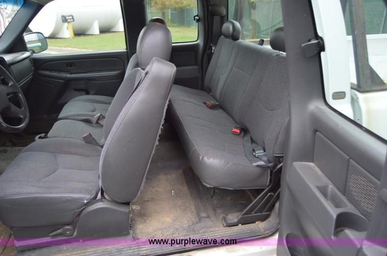 image for item AY9474 2005 Chevrolet Silverado 1500 pickup truck