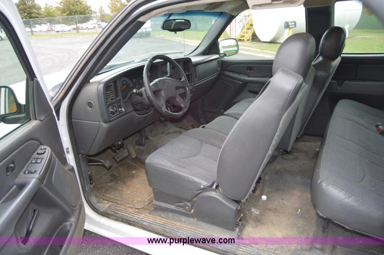 image for item AY9474 2005 Chevrolet Silverado 1500 pickup truck