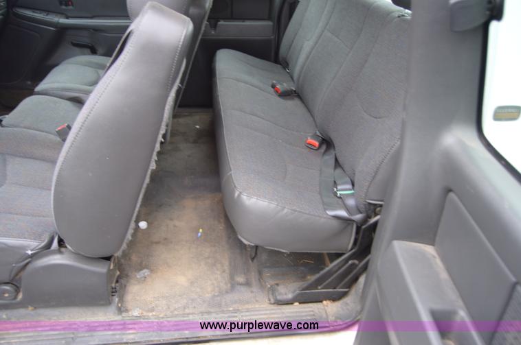 image for item AY9474 2005 Chevrolet Silverado 1500 pickup truck