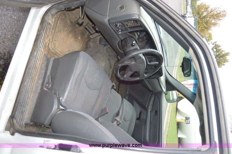 image for item AY9474 2005 Chevrolet Silverado 1500 pickup truck