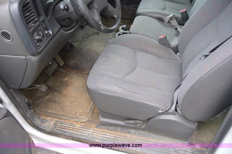 image for item AY9474 2005 Chevrolet Silverado 1500 pickup truck