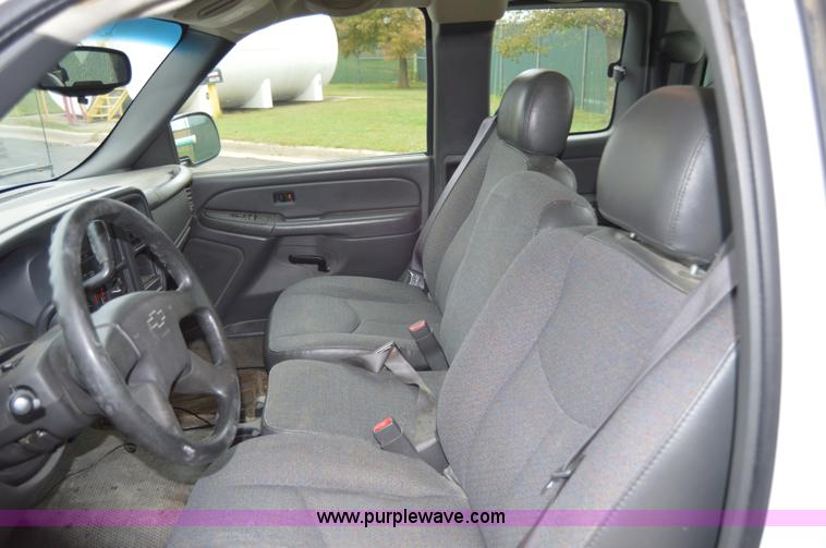 image for item AY9474 2005 Chevrolet Silverado 1500 pickup truck