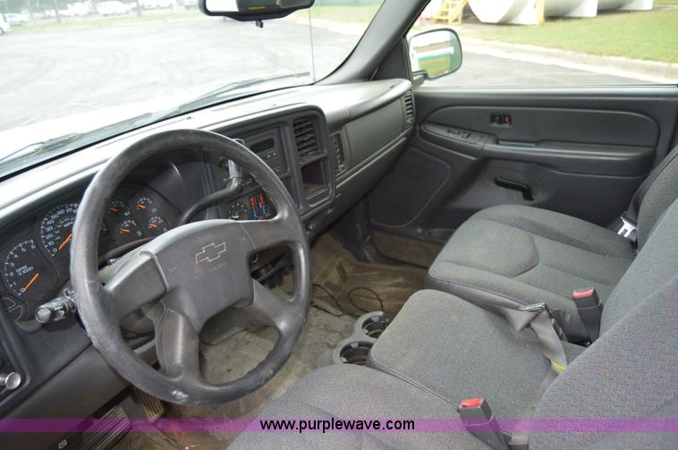image for item AY9474 2005 Chevrolet Silverado 1500 pickup truck
