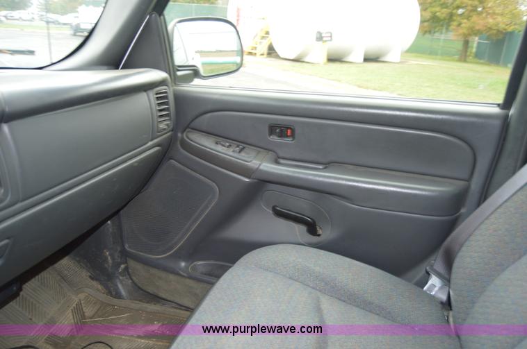 image for item AY9474 2005 Chevrolet Silverado 1500 pickup truck