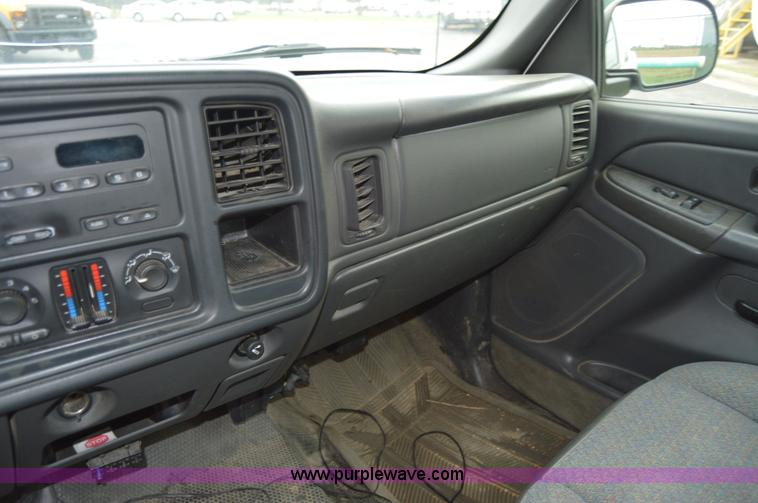 image for item AY9474 2005 Chevrolet Silverado 1500 pickup truck