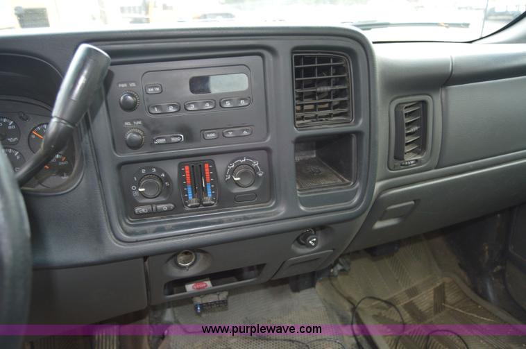 image for item AY9474 2005 Chevrolet Silverado 1500 pickup truck