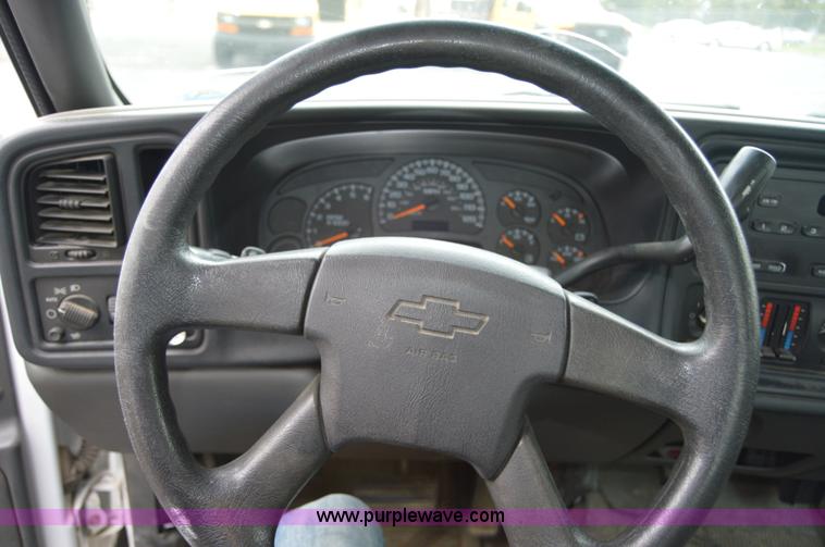 image for item AY9474 2005 Chevrolet Silverado 1500 pickup truck