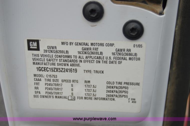 image for item AY9474 2005 Chevrolet Silverado 1500 pickup truck