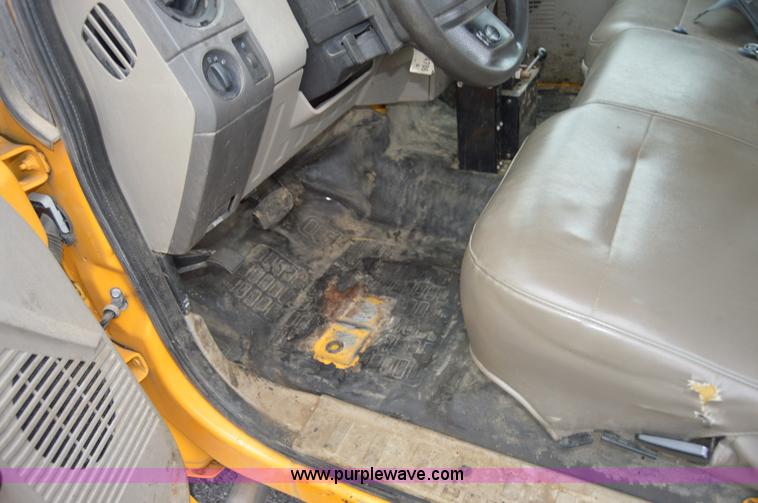 image for item AY9475 2008 Ford F450 Super Duty XL Crew Cab dump truck