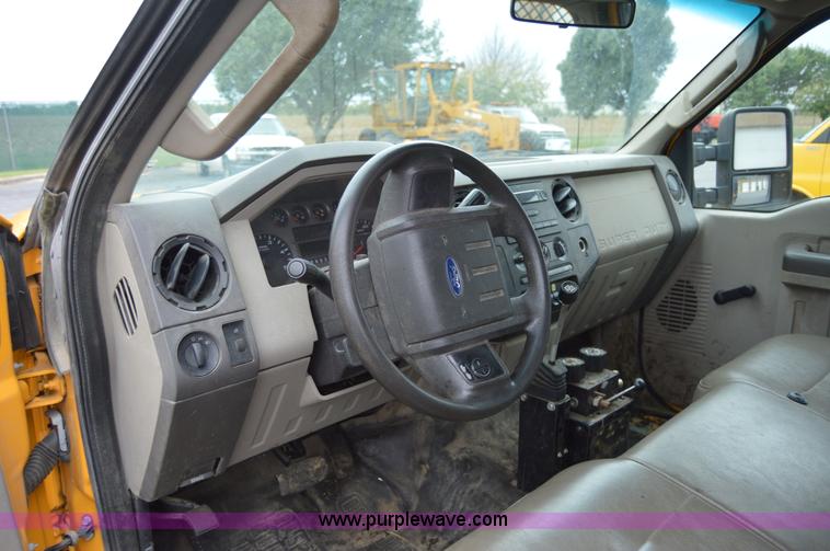 image for item AY9475 2008 Ford F450 Super Duty XL Crew Cab dump truck