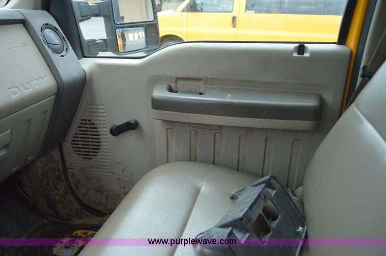 image for item AY9475 2008 Ford F450 Super Duty XL Crew Cab dump truck