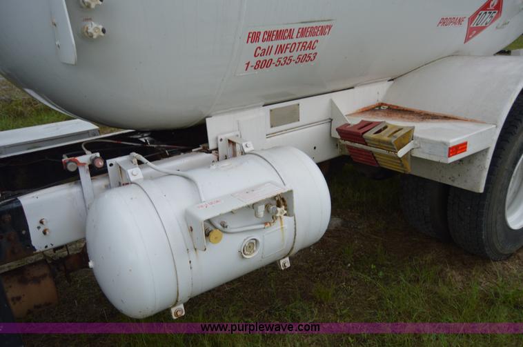 image for item AY9478 1993 Chevrolet Kodiak propane truck