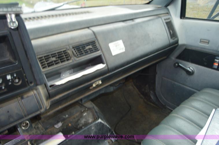 image for item AY9478 1993 Chevrolet Kodiak propane truck