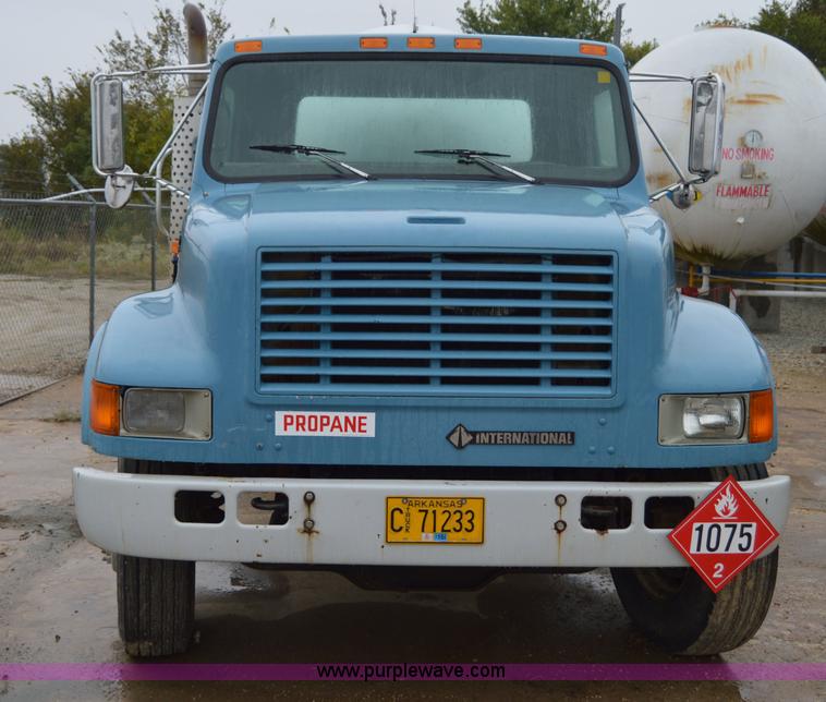 image for item AY9480 1995 International 4900 propane truck