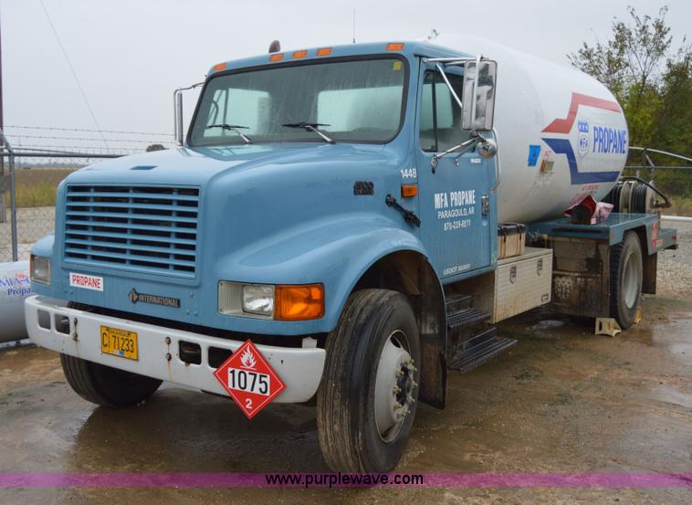 image for item AY9480 1995 International 4900 propane truck