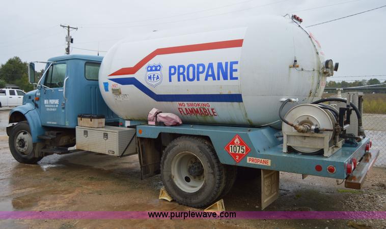 image for item AY9480 1995 International 4900 propane truck