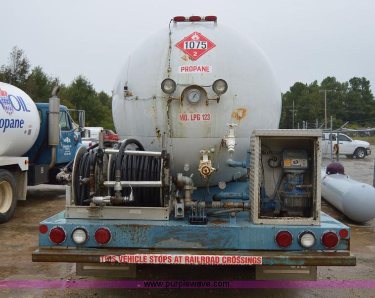 image for item AY9480 1995 International 4900 propane truck
