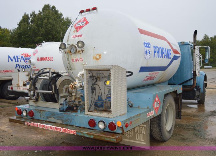 image for item AY9480 1995 International 4900 propane truck