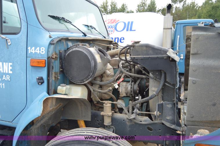 image for item AY9480 1995 International 4900 propane truck