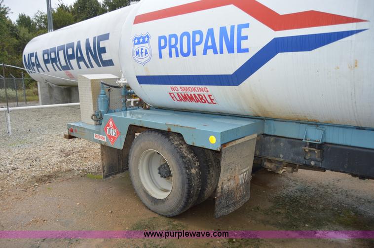 image for item AY9480 1995 International 4900 propane truck