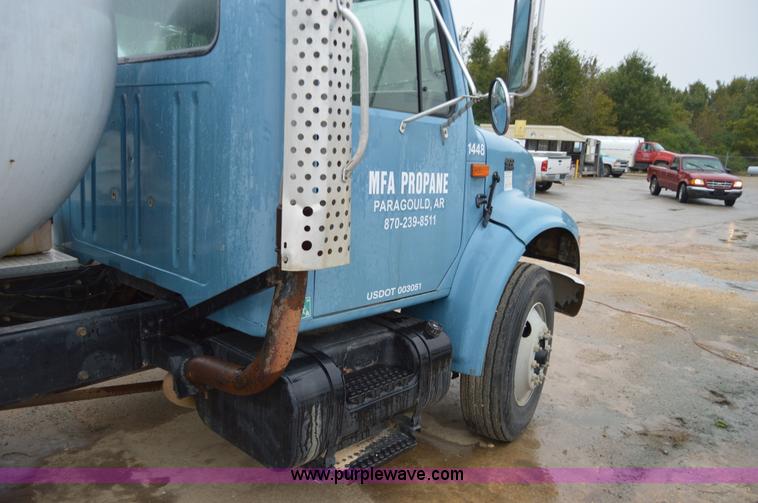 image for item AY9480 1995 International 4900 propane truck