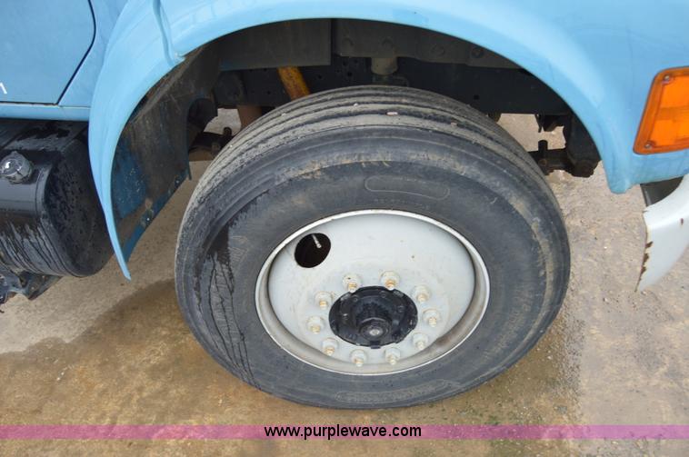 image for item AY9480 1995 International 4900 propane truck