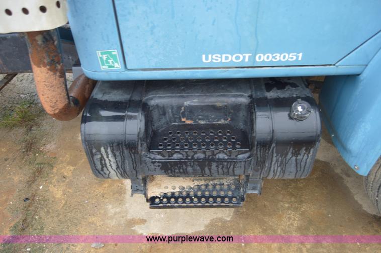 image for item AY9480 1995 International 4900 propane truck