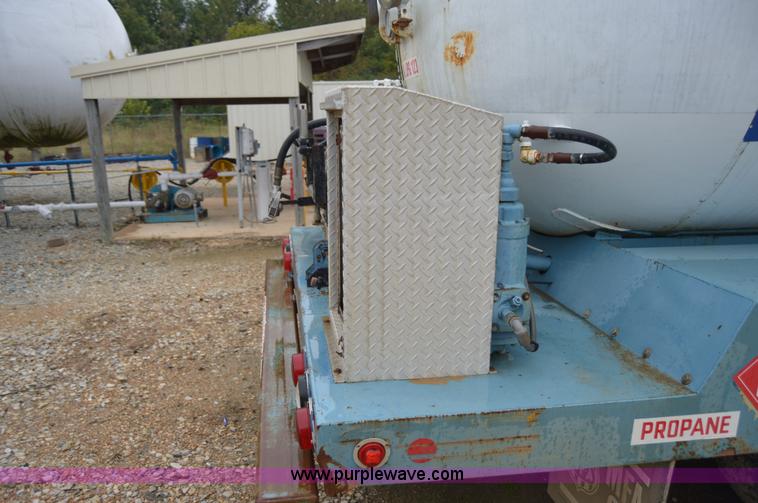 image for item AY9480 1995 International 4900 propane truck