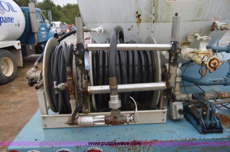 image for item AY9480 1995 International 4900 propane truck